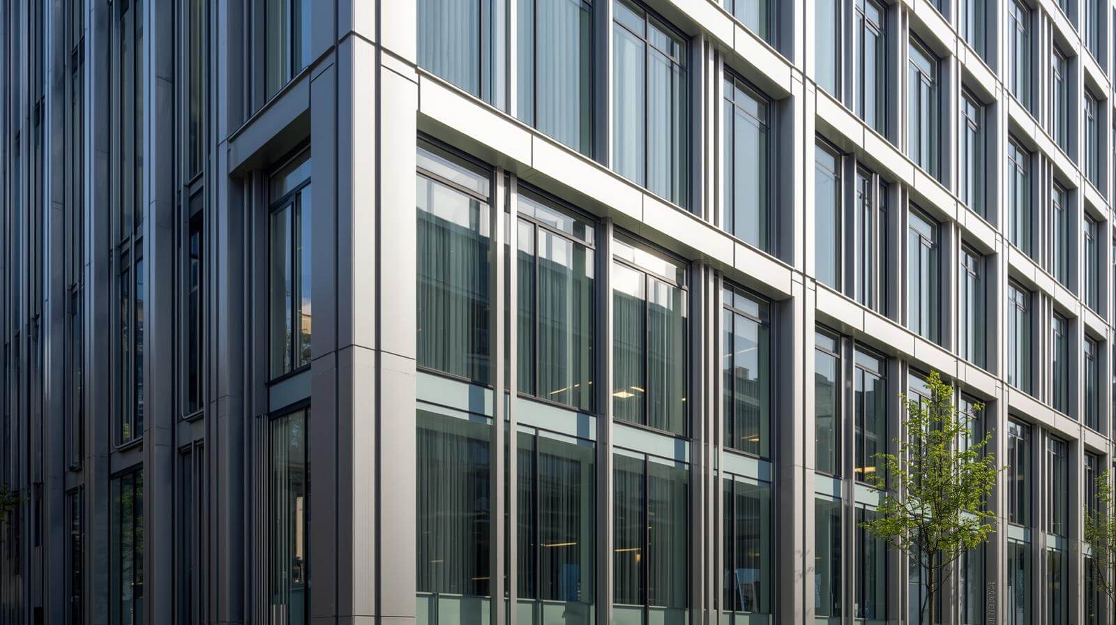 modern commercial building with aluminium windows facade design -vigorawindows.com