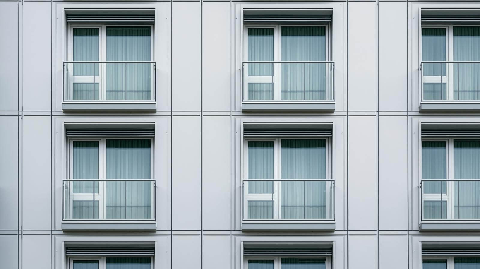 Structure diagram of aluminium double hung window showing upper and lower operable sashes -vigorawindows.com