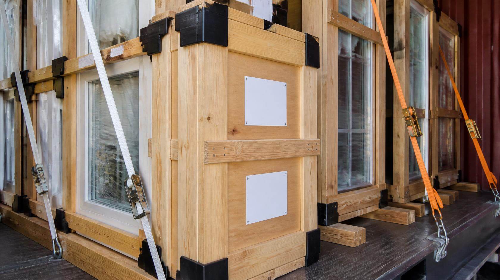 export packing and container securing for aluminum windows and doors-vigorawindows.com.jpg
